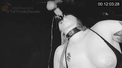 Գեղեցիկ աղջիկ՝ կատարյալ կրծքերով փառահորում